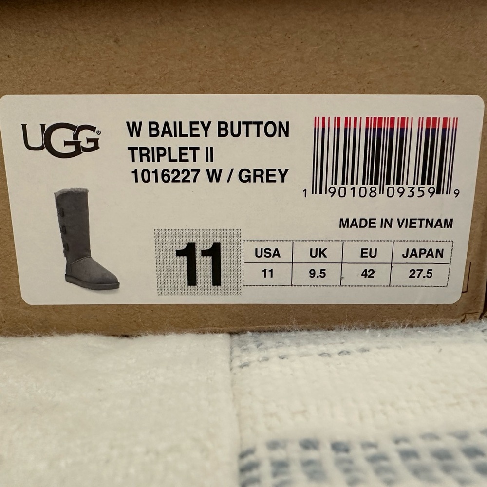 UGG Size 11- Bailey Button Triplet II in Grey